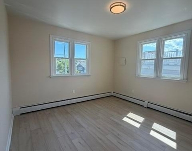 445 E Bayview Avenue - Photo Thumbnail 18