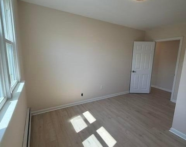 445 E Bayview Avenue - Photo Thumbnail 16