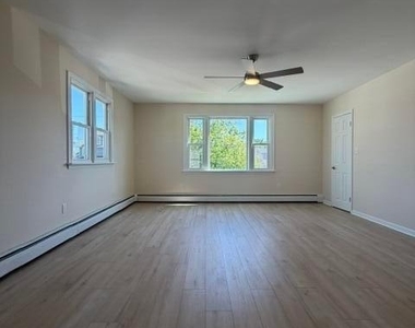 445 E Bayview Avenue - Photo Thumbnail 8
