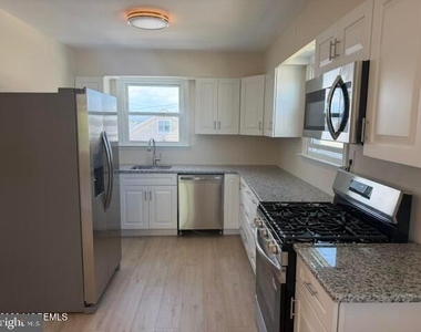 445 E Bayview Avenue - Photo Thumbnail 1