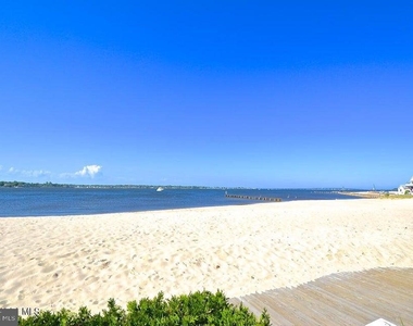 445 E Bayview Avenue - Photo Thumbnail 31