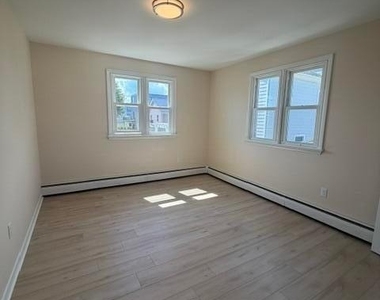 445 E Bayview Avenue - Photo Thumbnail 13
