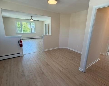 445 E Bayview Avenue - Photo Thumbnail 7