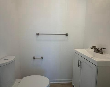 445 E Bayview Avenue - Photo Thumbnail 11