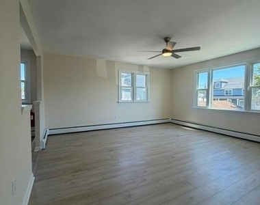 445 E Bayview Avenue - Photo Thumbnail 9