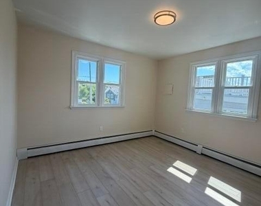 445 E Bayview Avenue - Photo Thumbnail 17