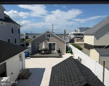 445 E Bayview Avenue - Photo Thumbnail 23