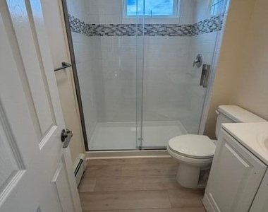 445 E Bayview Avenue - Photo Thumbnail 6
