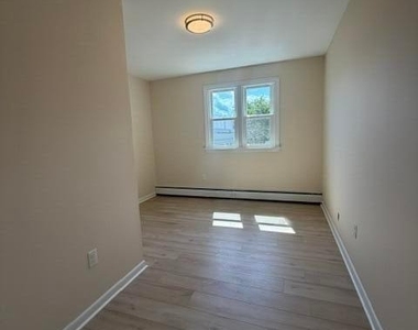 445 E Bayview Avenue - Photo Thumbnail 14