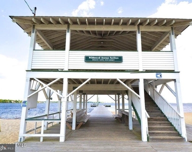 445 E Bayview Avenue - Photo Thumbnail 29