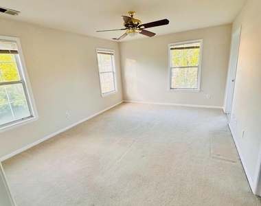 204 Salem Court - Photo Thumbnail 4