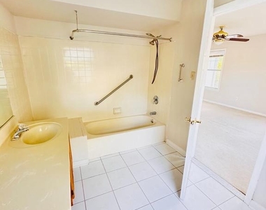204 Salem Court - Photo Thumbnail 6