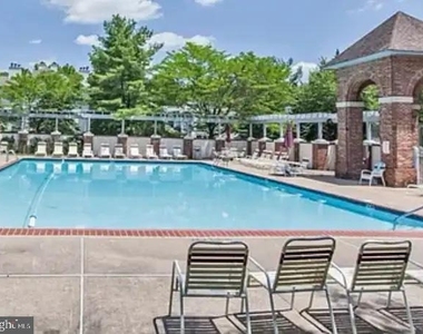 204 Salem Court - Photo Thumbnail 10