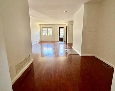 3 Cambridge Drive - Photo Thumbnail 2