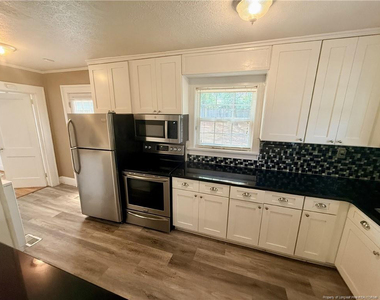 611 Greenland Drive - Photo Thumbnail 5