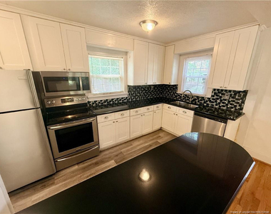 611 Greenland Drive - Photo Thumbnail 6