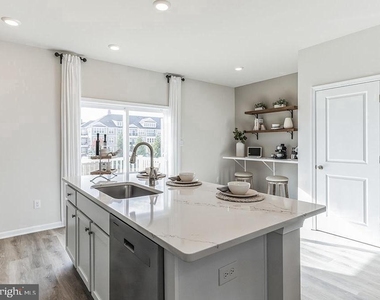 216 Macoun Way - Photo Thumbnail 9