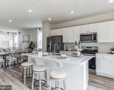216 Macoun Way - Photo Thumbnail 11