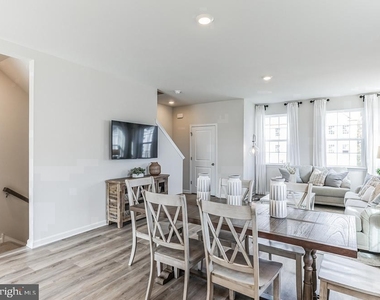 216 Macoun Way - Photo Thumbnail 14