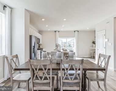 216 Macoun Way - Photo Thumbnail 16