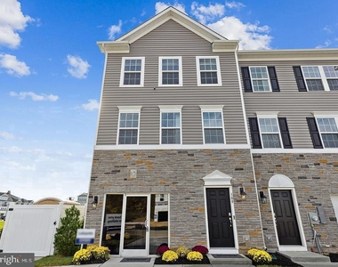 216 Macoun Way - Photo Thumbnail 2