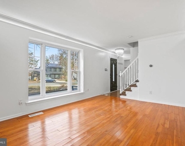 7710 Greenbrier Road - Photo Thumbnail 7