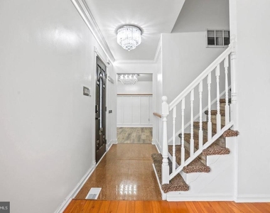 7710 Greenbrier Road - Photo Thumbnail 5