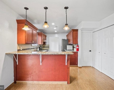 7710 Greenbrier Road - Photo Thumbnail 14