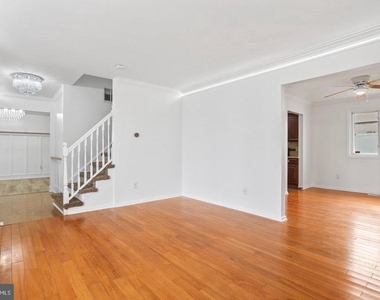 7710 Greenbrier Road - Photo Thumbnail 8