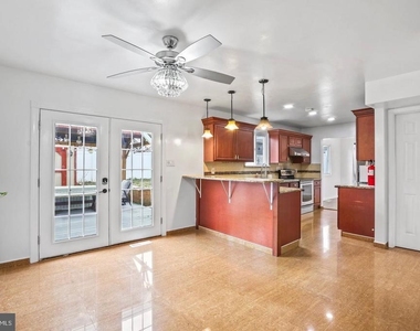 7710 Greenbrier Road - Photo Thumbnail 15