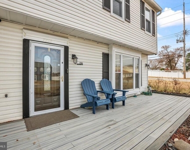 7710 Greenbrier Road - Photo Thumbnail 3
