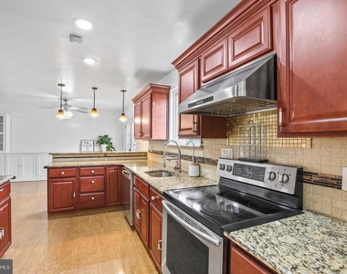 7710 Greenbrier Road - Photo Thumbnail 13