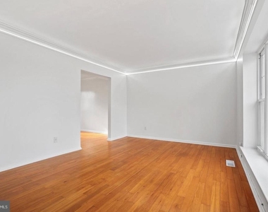 7710 Greenbrier Road - Photo Thumbnail 6