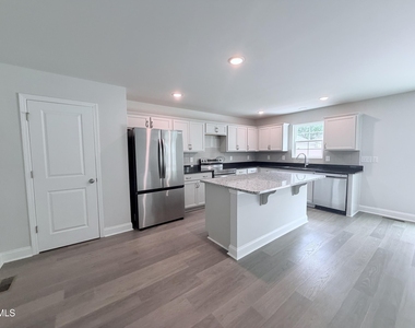 824 Roane Street - Photo Thumbnail 2