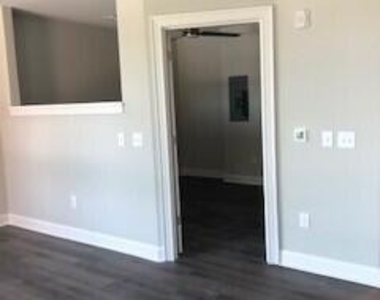 414-309 S White Street - Photo Thumbnail 4