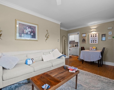 635 Daniels Street - Photo Thumbnail 3