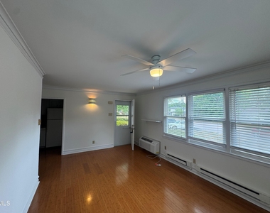 635 Daniels Street - Photo Thumbnail 4