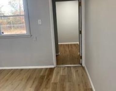 223 Kinsley Road - Photo Thumbnail 7