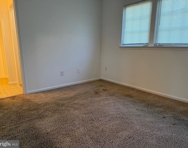 268 Regents Circle - Photo Thumbnail 38