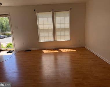 268 Regents Circle - Photo Thumbnail 2