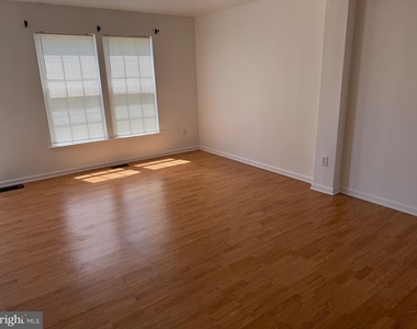 268 Regents Circle - Photo Thumbnail 3
