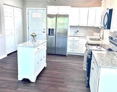 2105 Ruatan Street - Photo Thumbnail 8