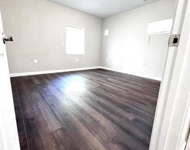 2105 Ruatan Street - Photo Thumbnail 21