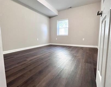 2105 Ruatan Street - Photo Thumbnail 20