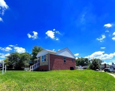 2105 Ruatan Street - Photo Thumbnail 1