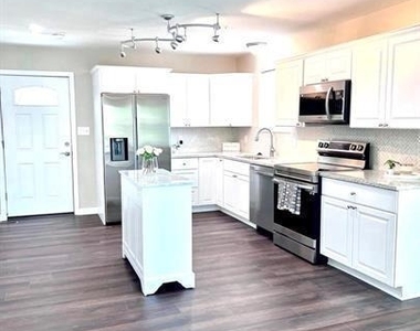 2105 Ruatan Street - Photo Thumbnail 10