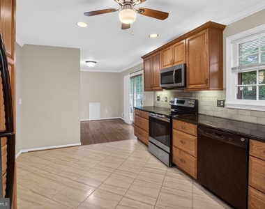 13008 Bellevue Street - Photo Thumbnail 8