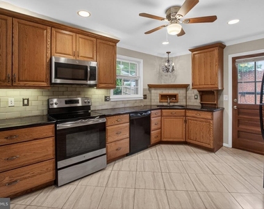 13008 Bellevue Street - Photo Thumbnail 7