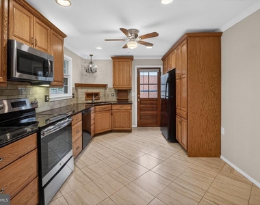 13008 Bellevue Street - Photo Thumbnail 6