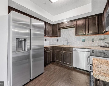 11304 Southlakes Drive - Photo Thumbnail 8
